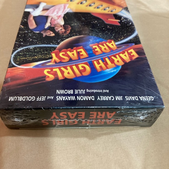 Earth Girls Are Easy Sealed VHS RARE - Picture 6 of 6